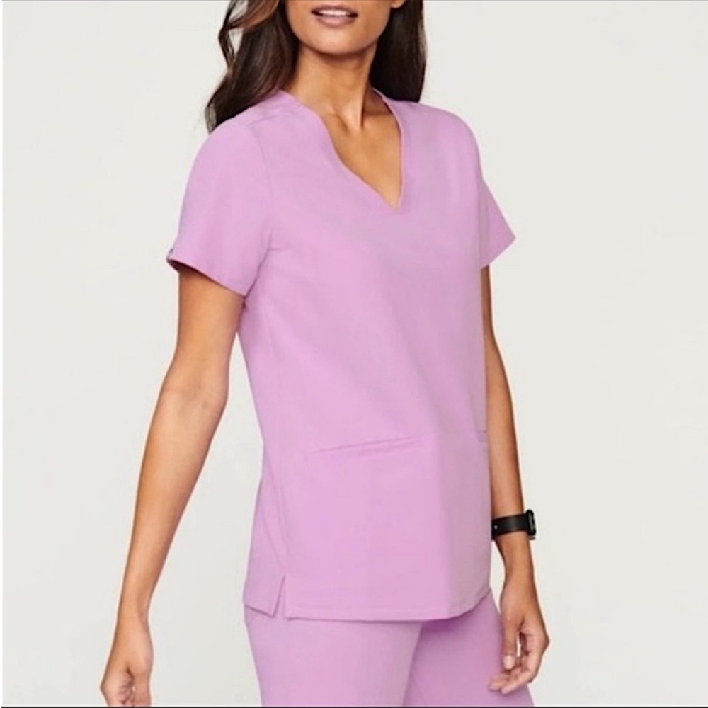 Figs women’s Casma scrub top size M in dusk color